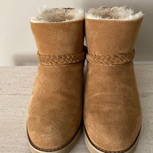 Style & Co. size 8 Chestnut boots with fur lining mint condition